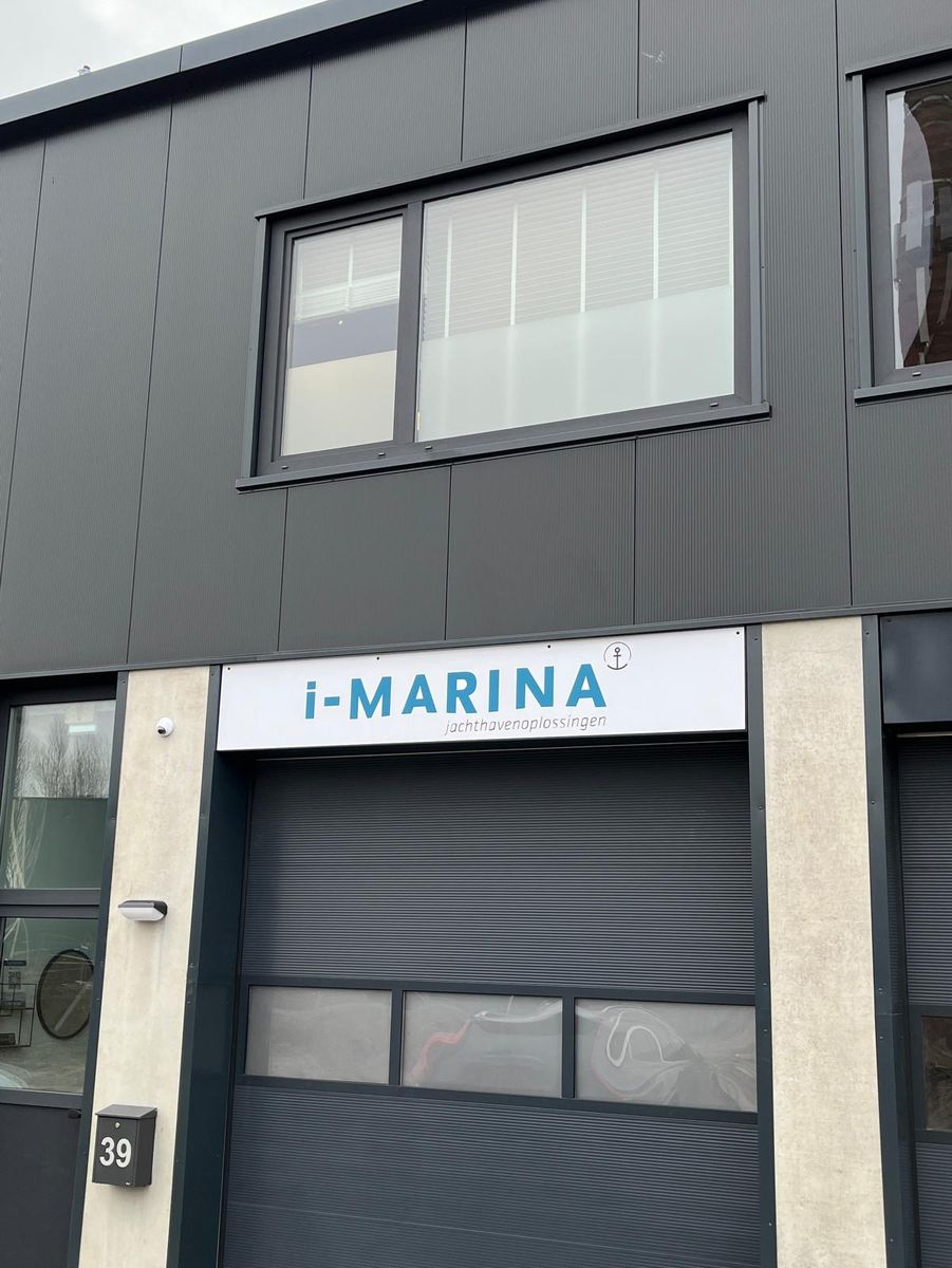 Kantoor van Sudum / i-Marina aan de Harmoniestraat 39 in Velsen-Noord